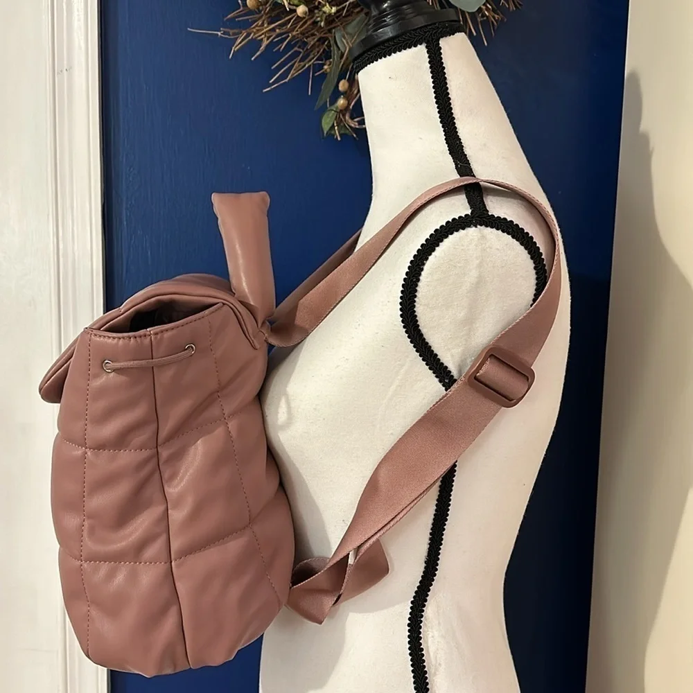 NWOT Women’s Dkny Poppy Faux Leather Quilted Adjustable Strap Backpack
